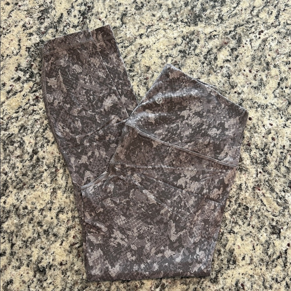 Lulu Lemon gray snake print align Leggings